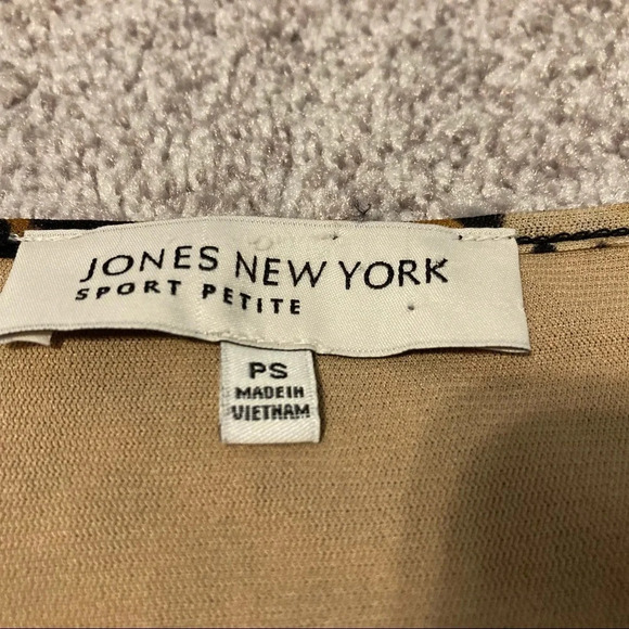 Jones New York Leopard Print Blouse Petite - Picture 14 of 15